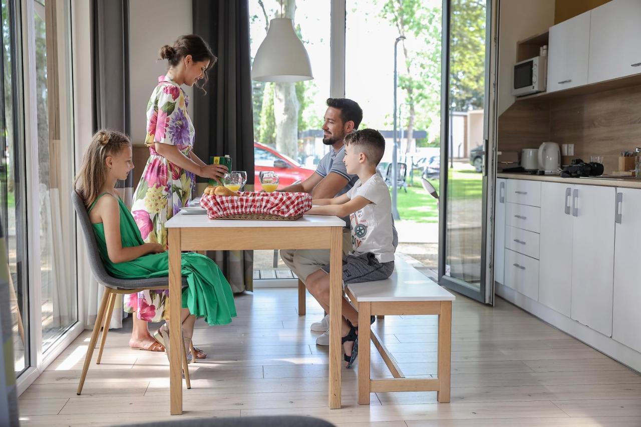Barack Thermal & Natura Apartments Tiszakécske エクステリア 写真