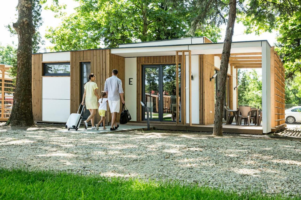 Barack Thermal & Natura Apartments Tiszakécske エクステリア 写真