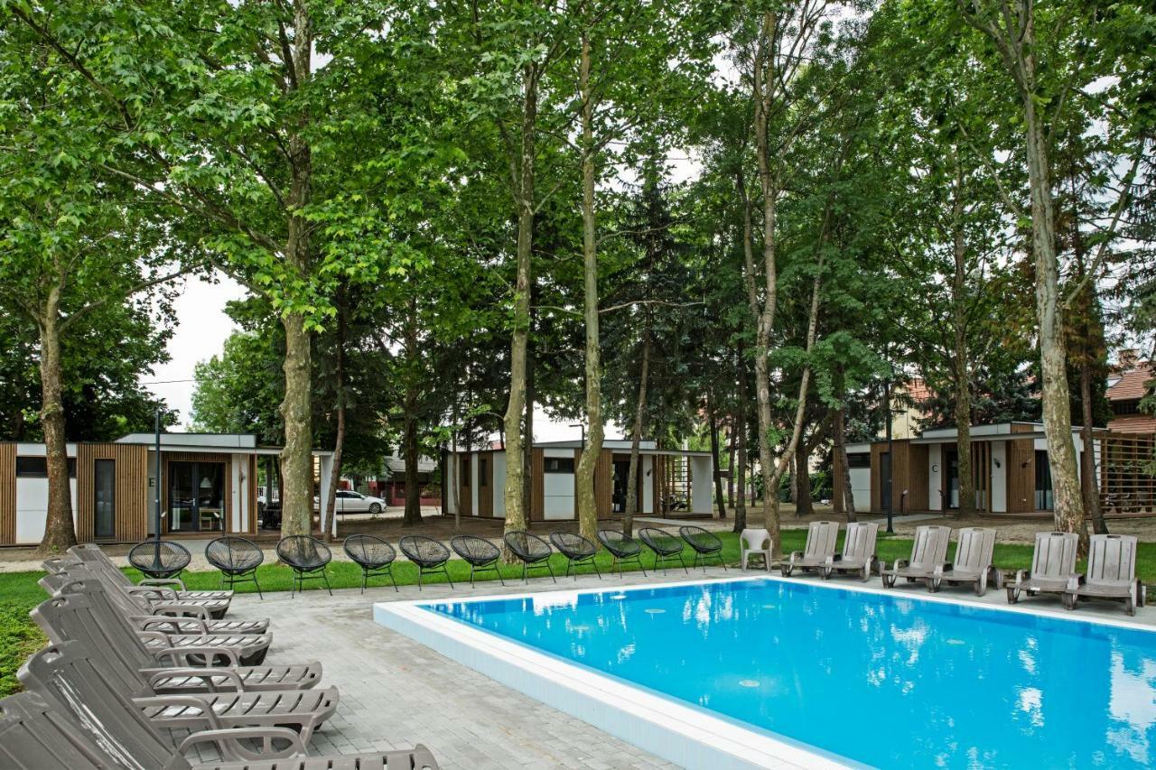 Barack Thermal & Natura Apartments Tiszakécske エクステリア 写真